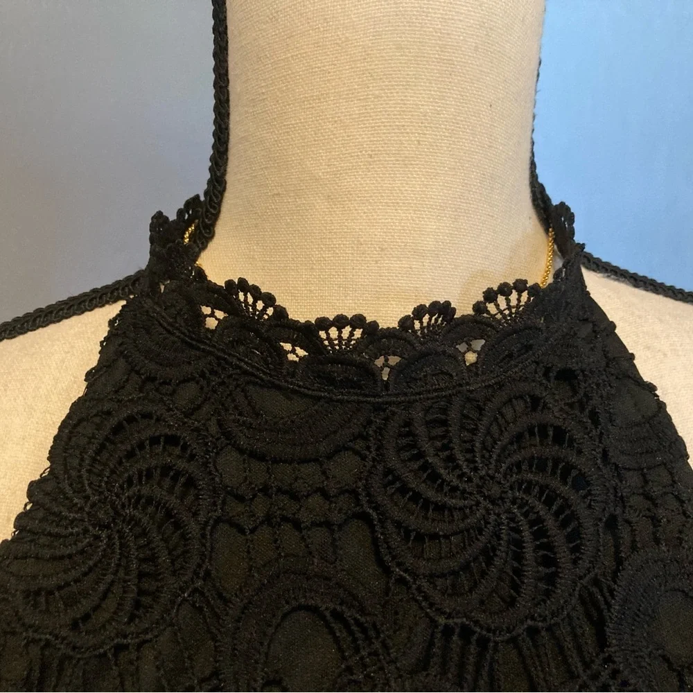 Ultra Pink Embroidered Lace tank top - Picture 4 of 14